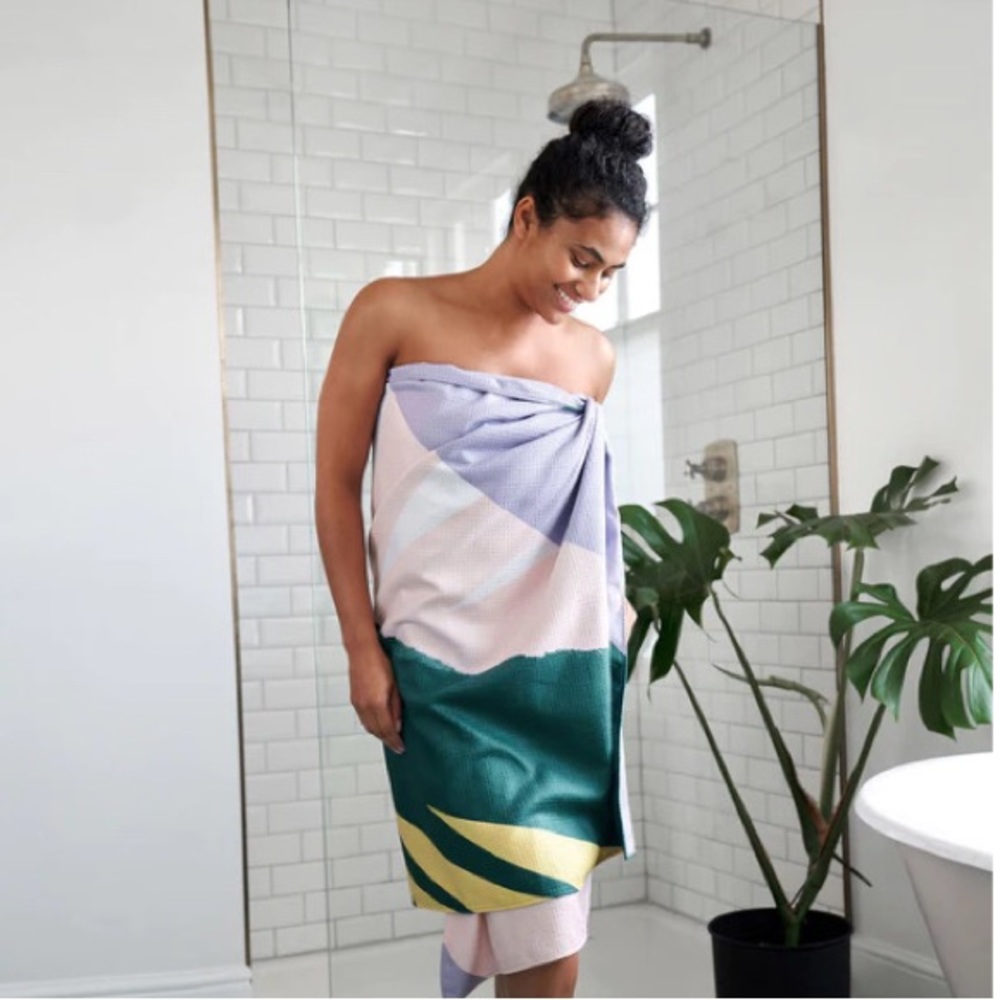 Lrg quick dry retreat towel “Santa Elena Oasis” print-NWT-100% recycled material